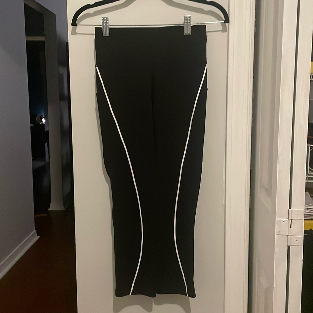 LULULEMON RUNNING CROP. SIZE 4